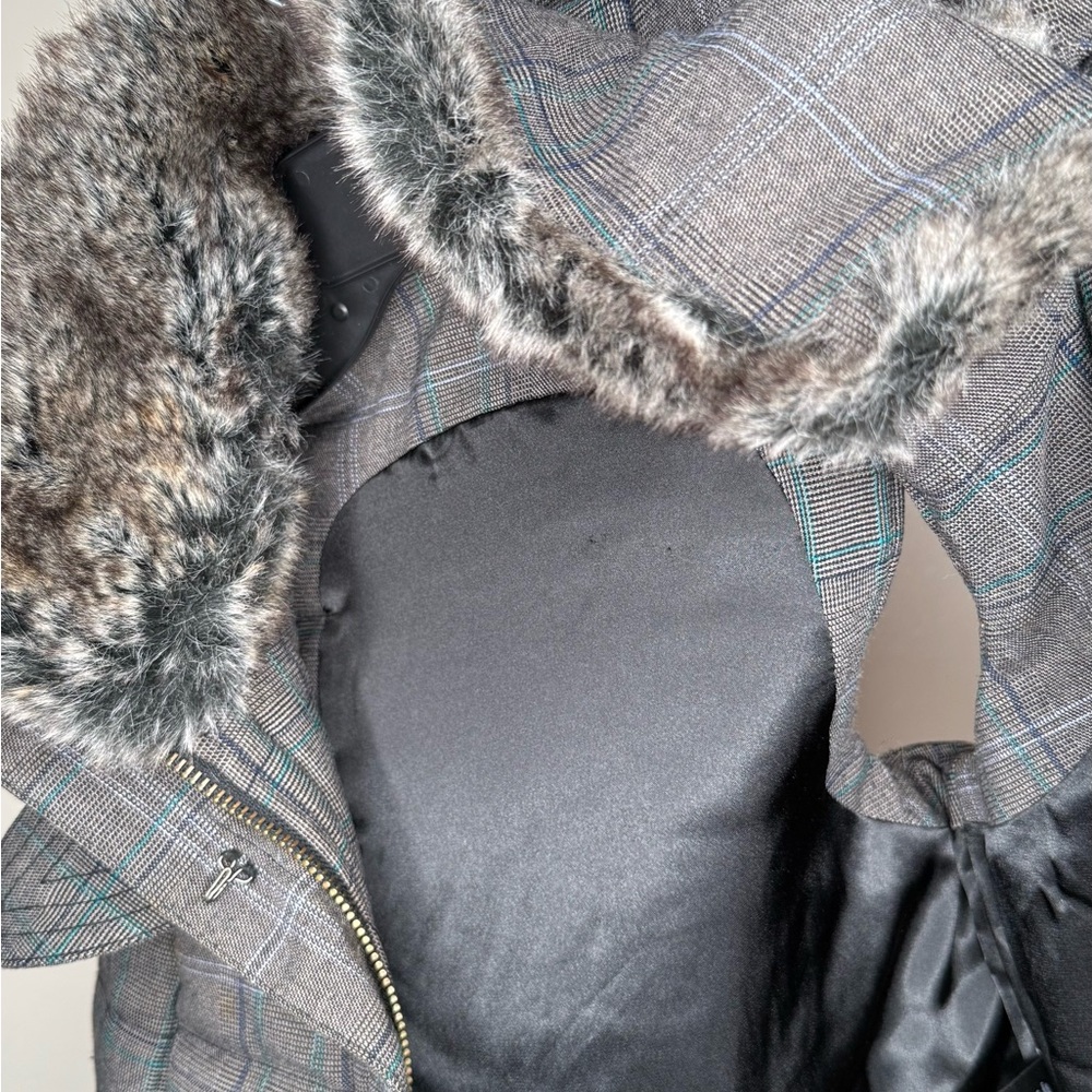 GUESS PLAID VEST - Picture 9 of 11